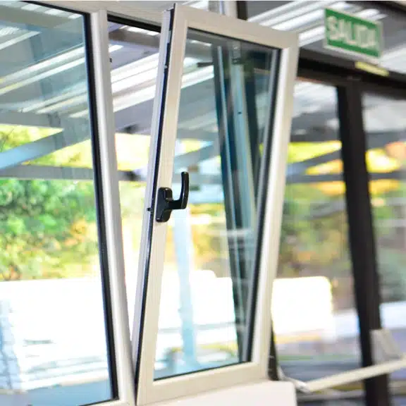 Ventana oscilobatiente PVC