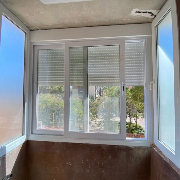 V2 Ventana Corredera PVC Blanca 200x210 cm – Perfil SWS 5 Cámaras