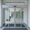 pueta automatica de vivienda comunitaria